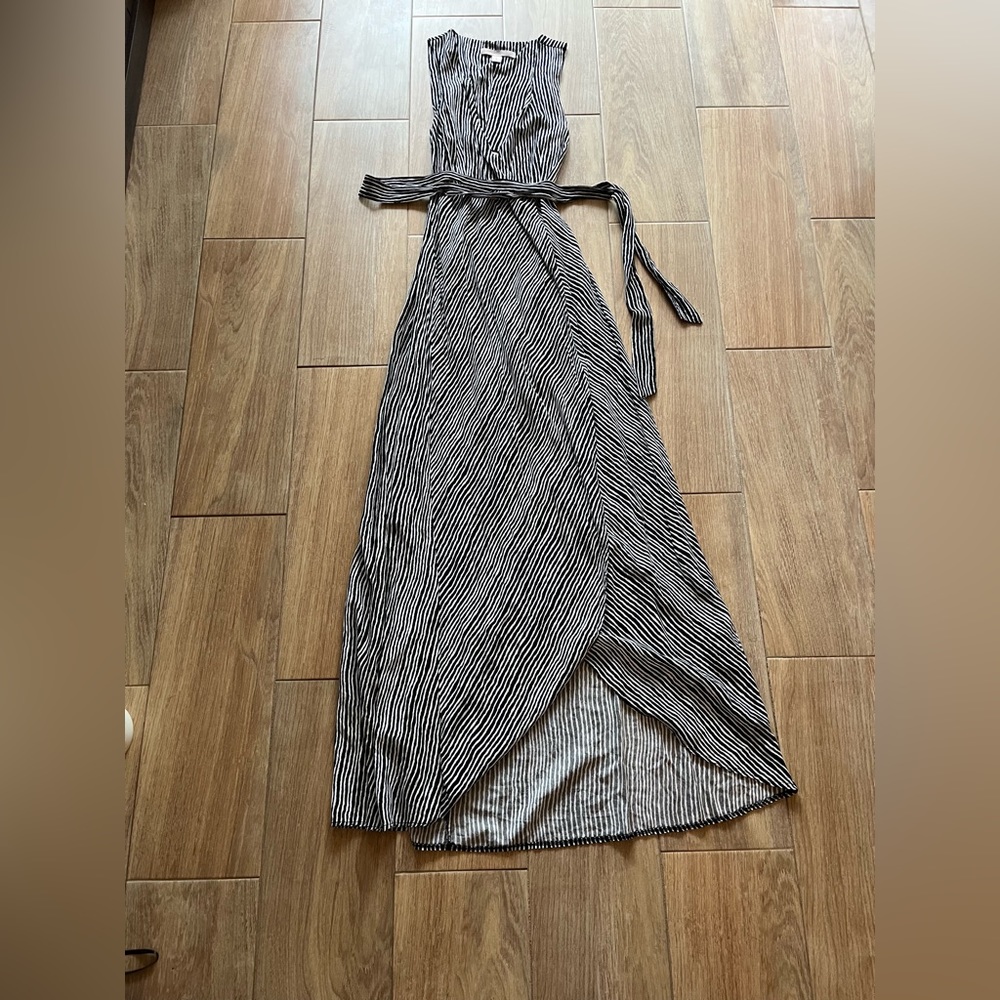 Forever 21 Black and white maxi dress with cut out back